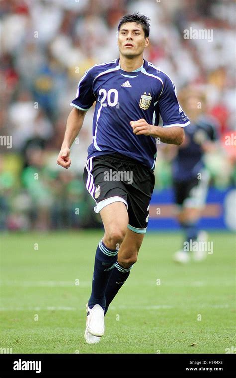 JULIO CRUZ .